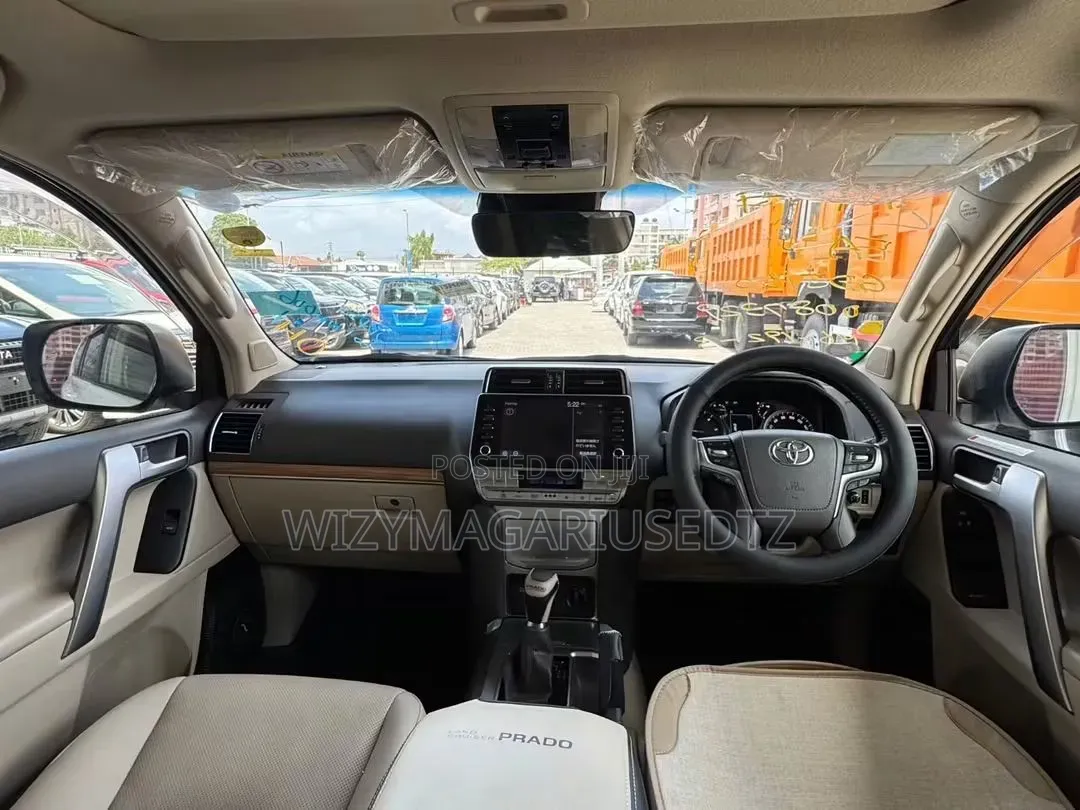 Toyota Land Cruiser Prado 2.8 2023 White