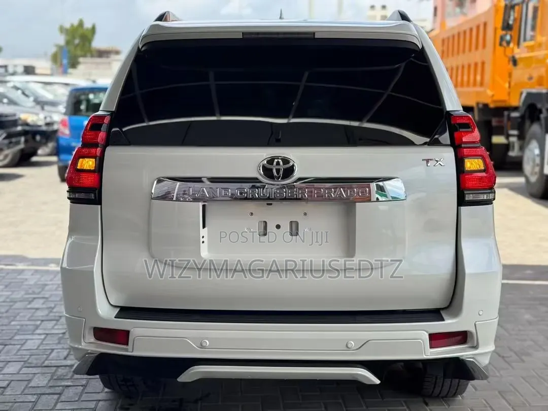 Toyota Land Cruiser Prado 2.8 2023 White