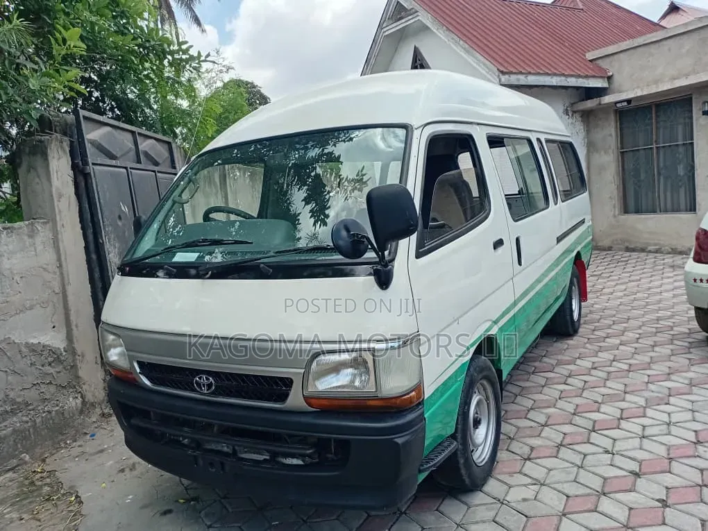 Toyota HiAce 2001 White