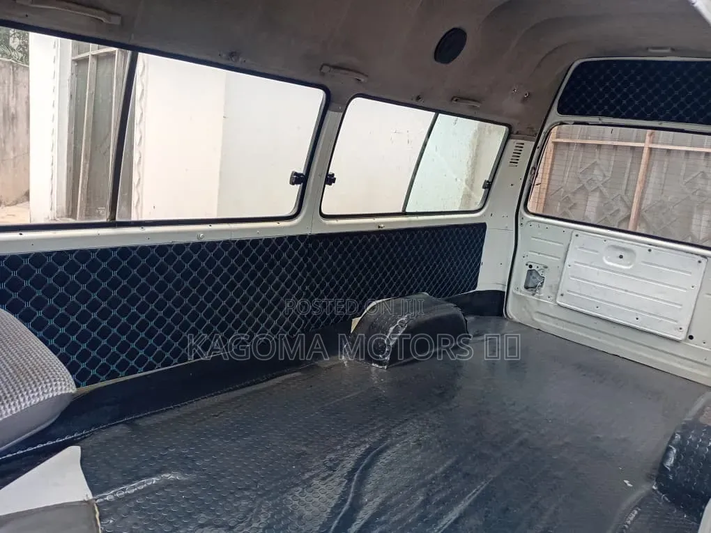 Toyota HiAce 2001 White