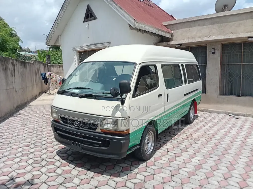 Toyota HiAce 2001 White