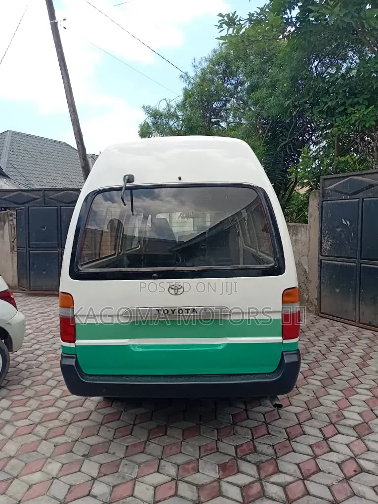 Toyota HiAce 2001 White