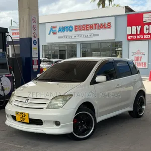 Toyota IST 2004 White