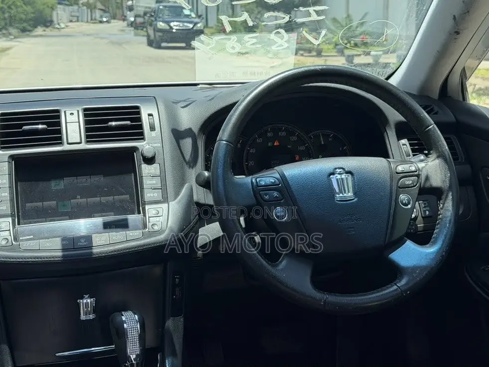 Toyota Crown 2009 White