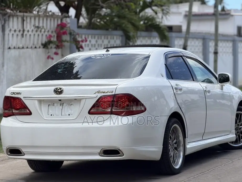 Toyota Crown 2009 White