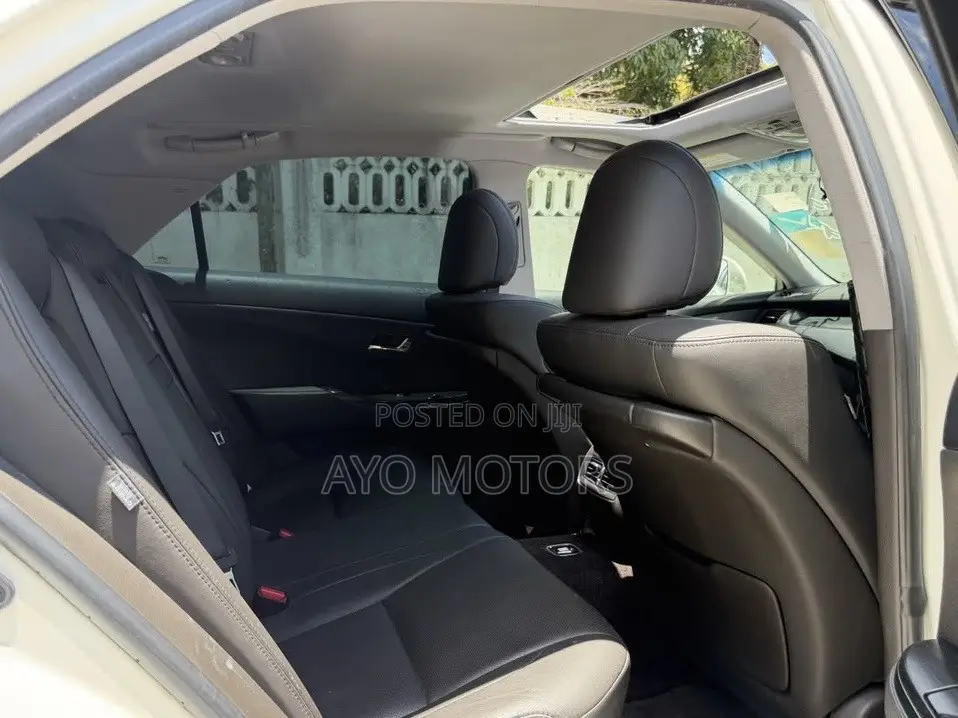 Toyota Crown 2009 White
