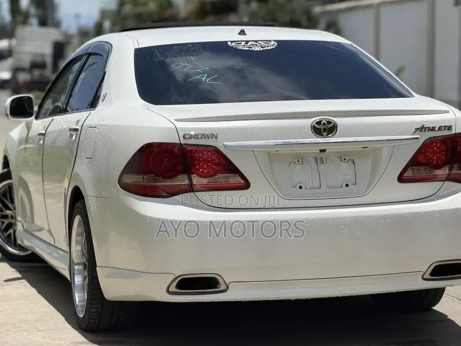 Toyota Crown 2009 White