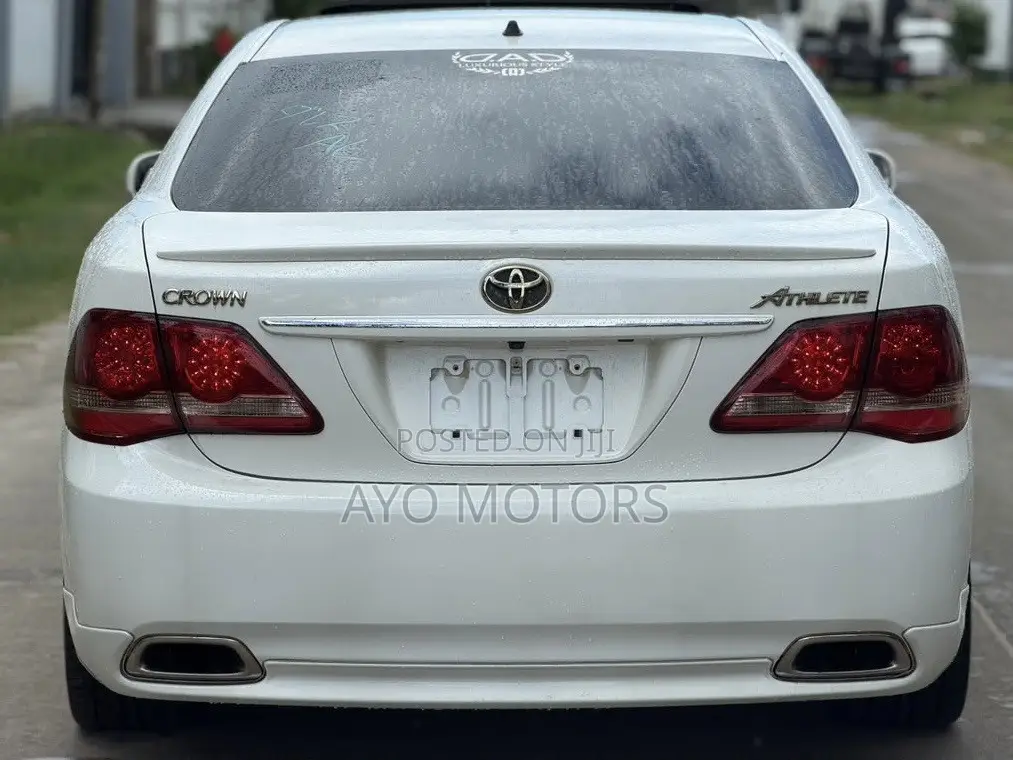 Toyota Crown 2009 White