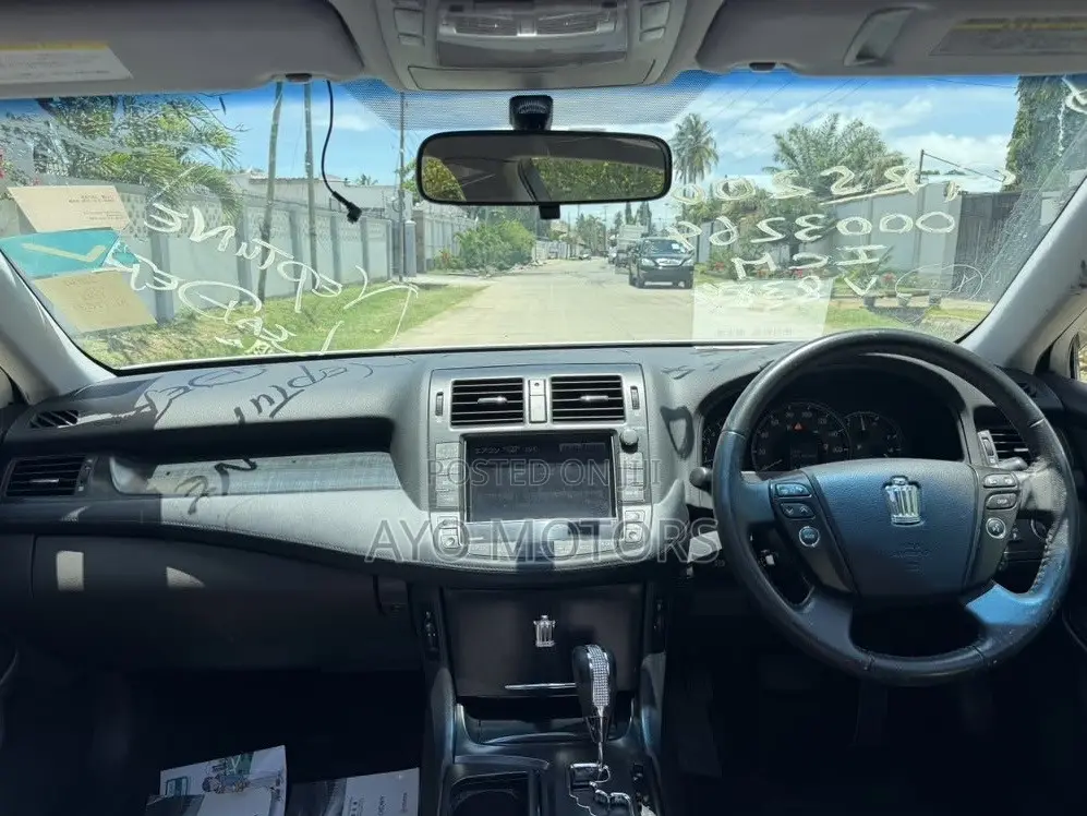 Toyota Crown 2009 White