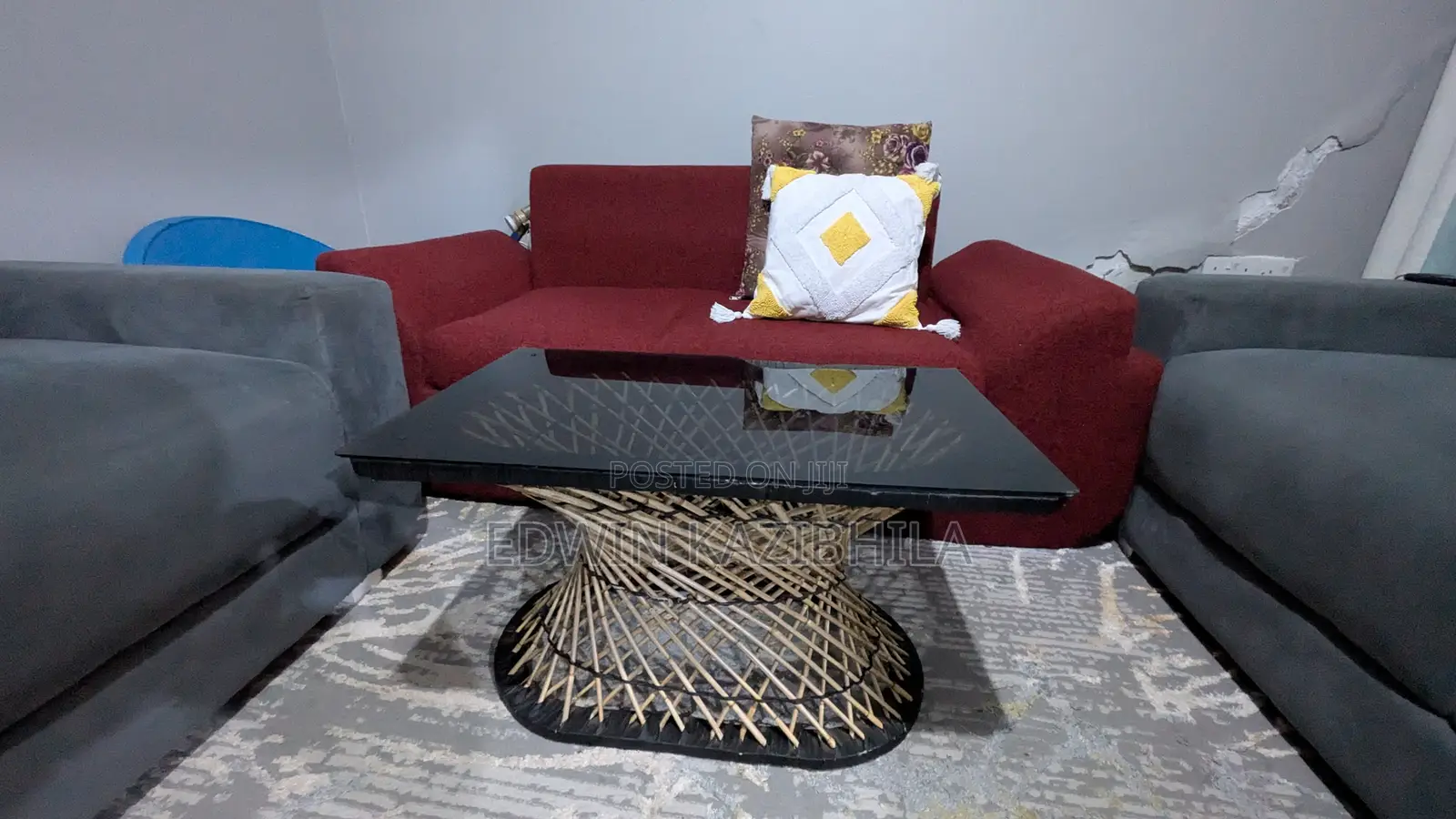 Sofa Tatu Za Nguvu