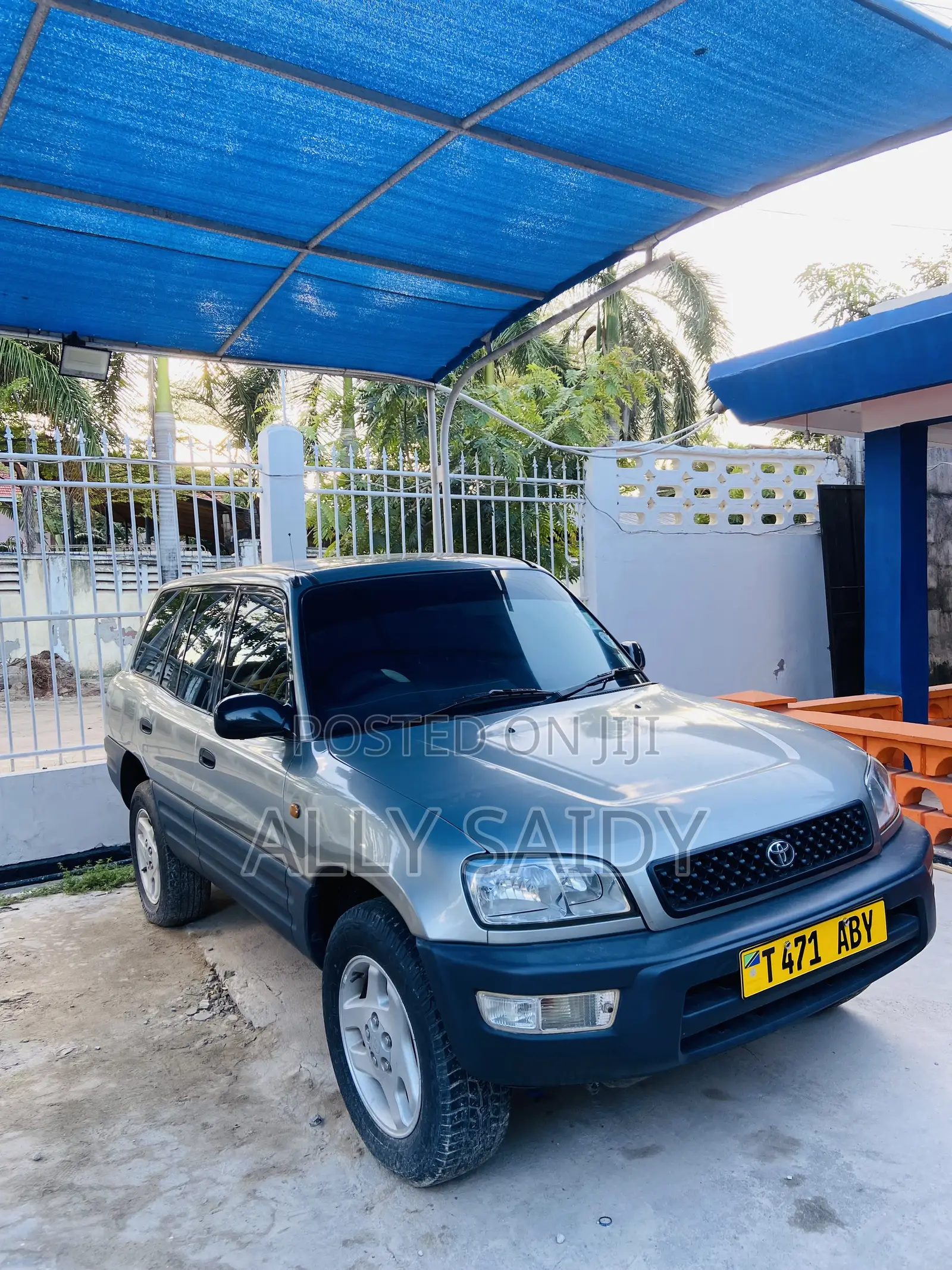 Toyota RAV4 Base 4x4 1999 Silver