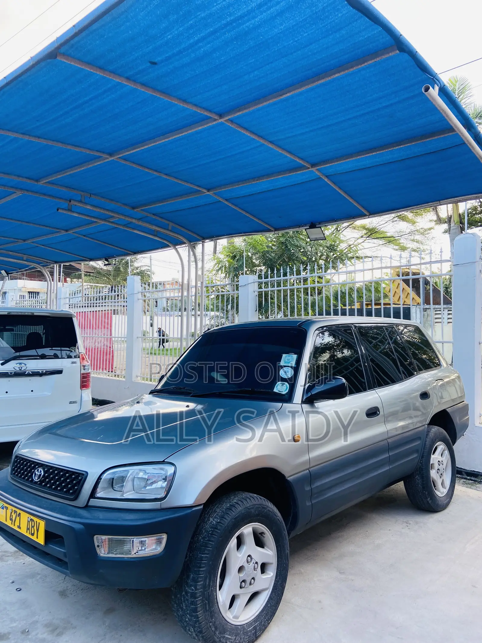 Toyota RAV4 Base 4x4 1999 Silver