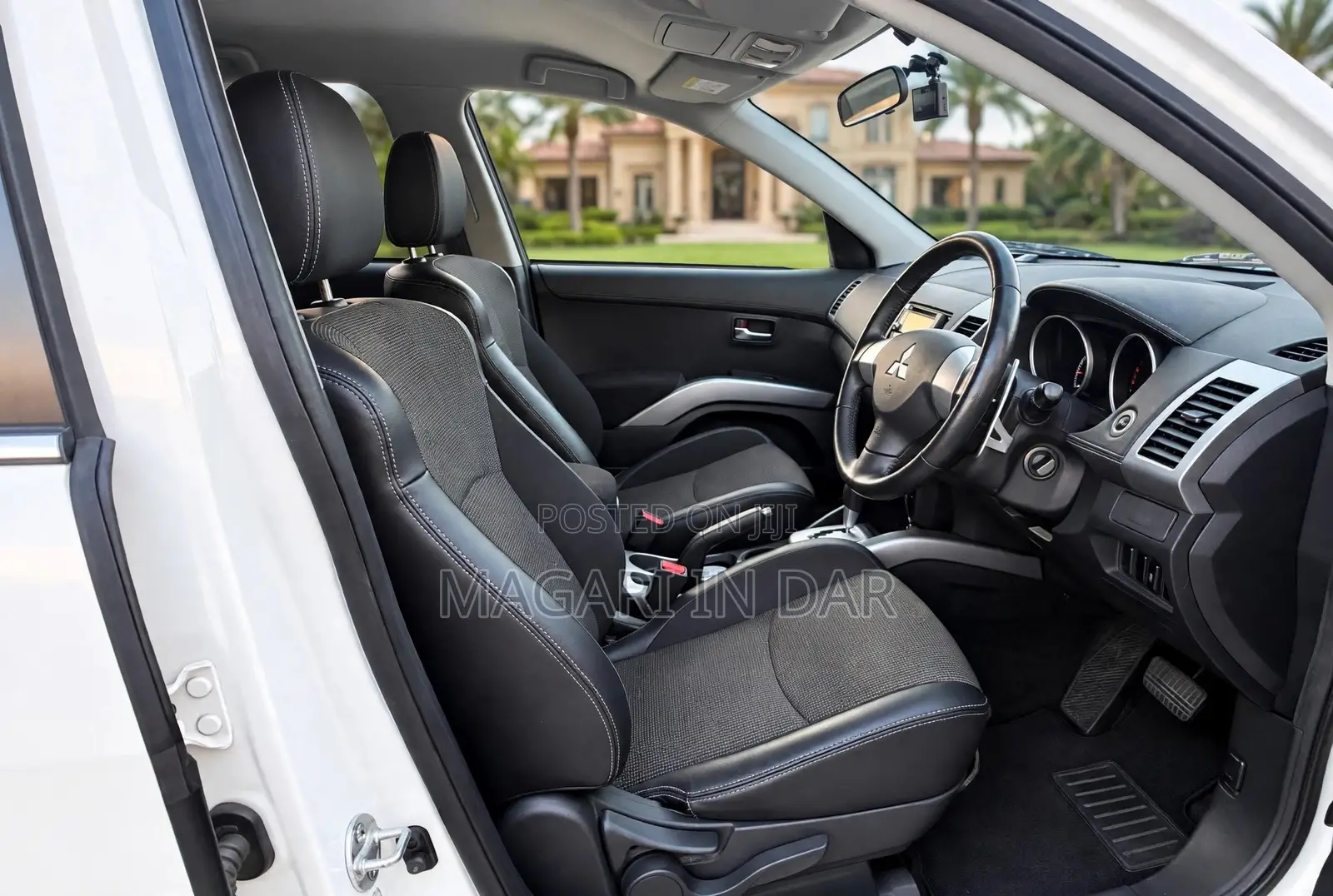 Mitsubishi Outlander 2011 White
