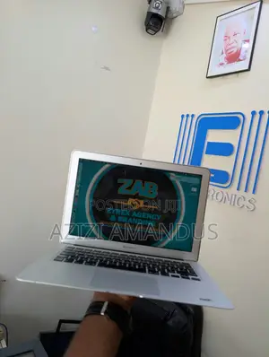 Laptop Apple MacBook 2017 8GB Intel Core i5 SSD 500GB