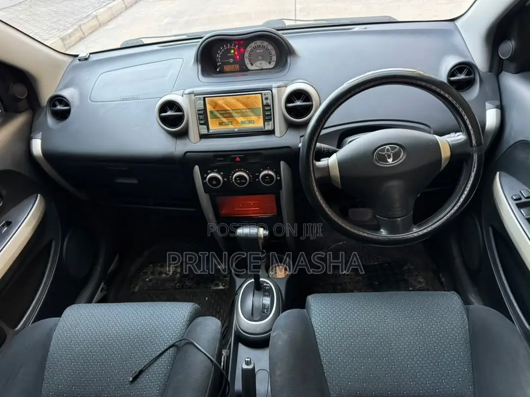 Toyota IST 2006 White