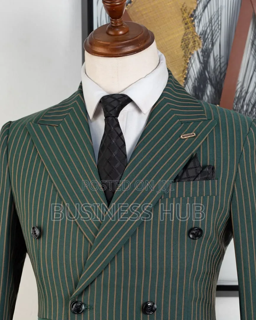 Suit Ya Kijani Yenye Mistari Ya Urembo