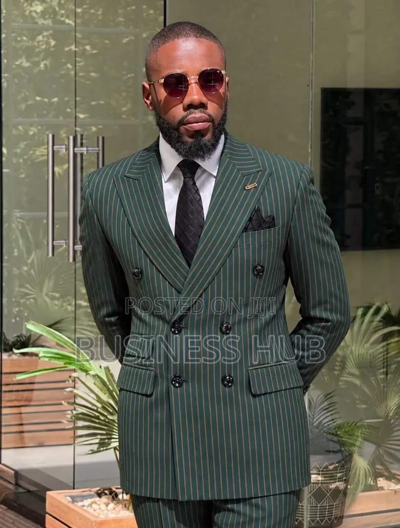 Suit Ya Kijani Yenye Mistari Ya Urembo