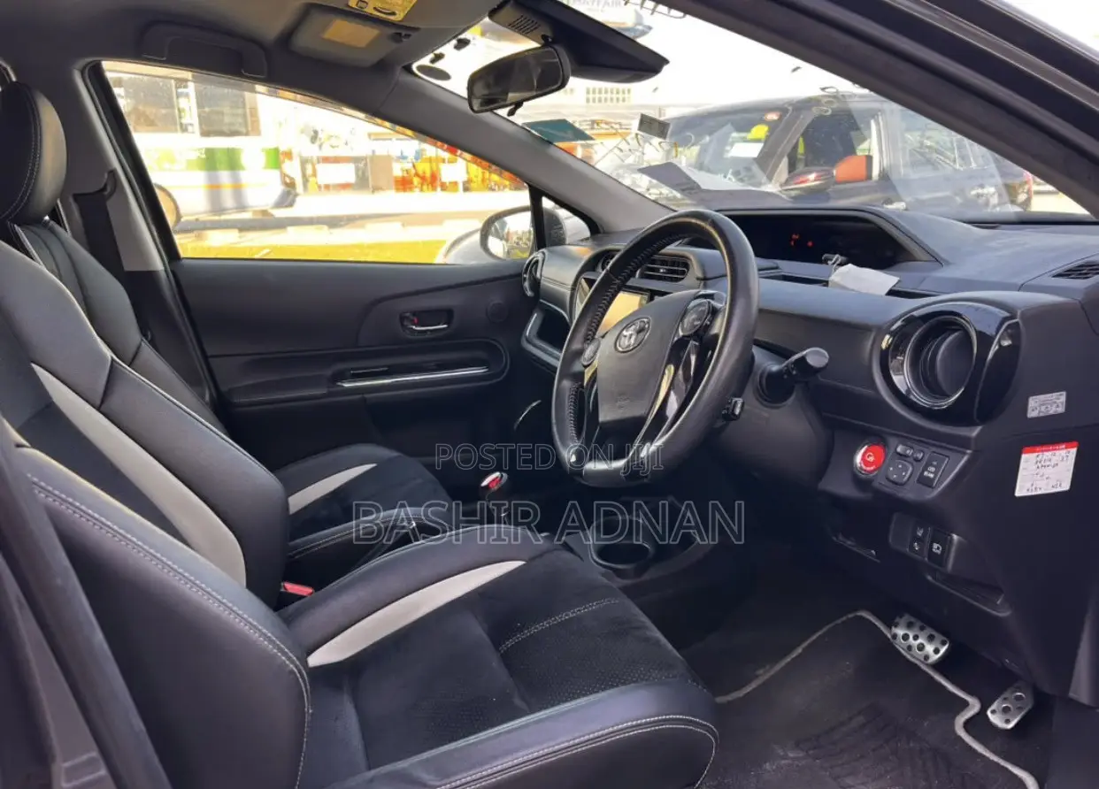 Toyota Aqua 2016 Gray