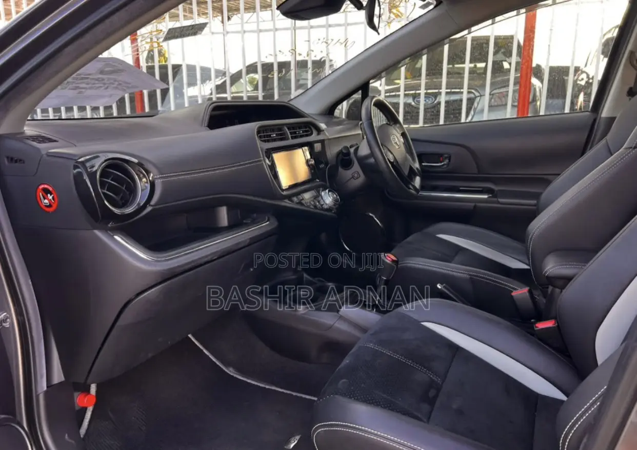 Toyota Aqua 2016 Gray