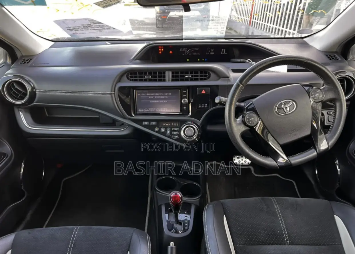 Toyota Aqua 2016 Gray