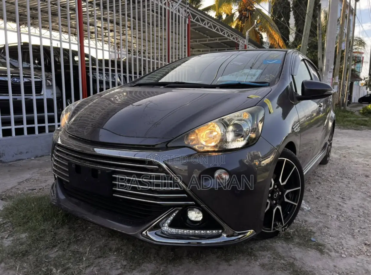 Toyota Aqua 2016 Gray