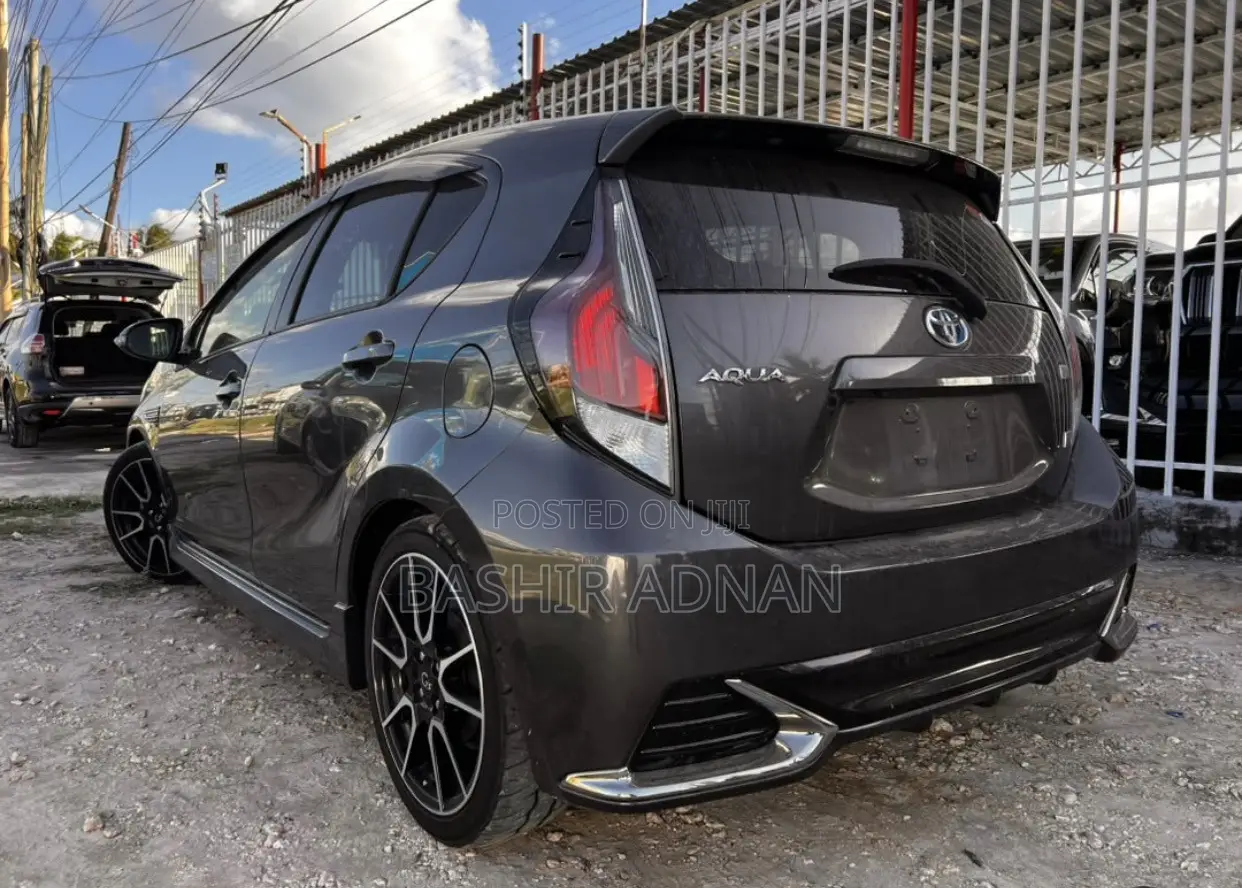 Toyota Aqua 2016 Gray