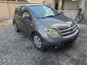 Toyota IST 2005 Gray