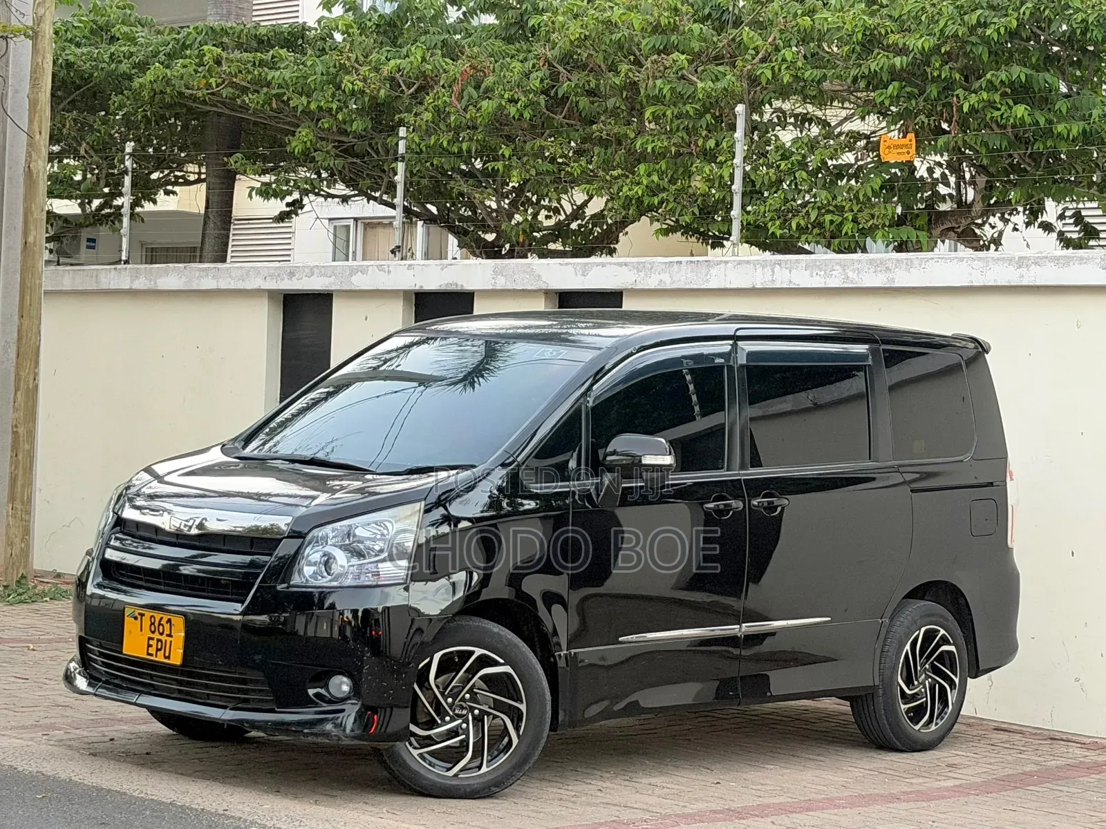 Toyota Noah 2010 Black