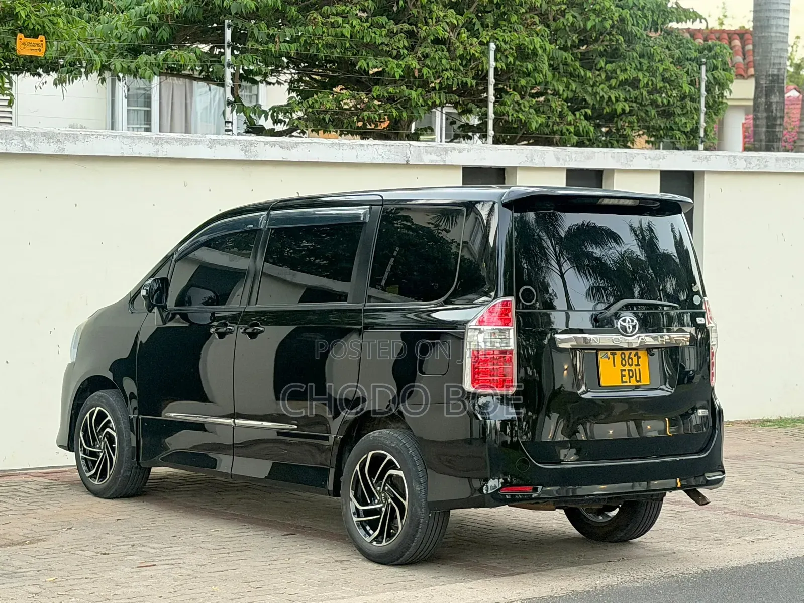 Toyota Noah 2010 Black