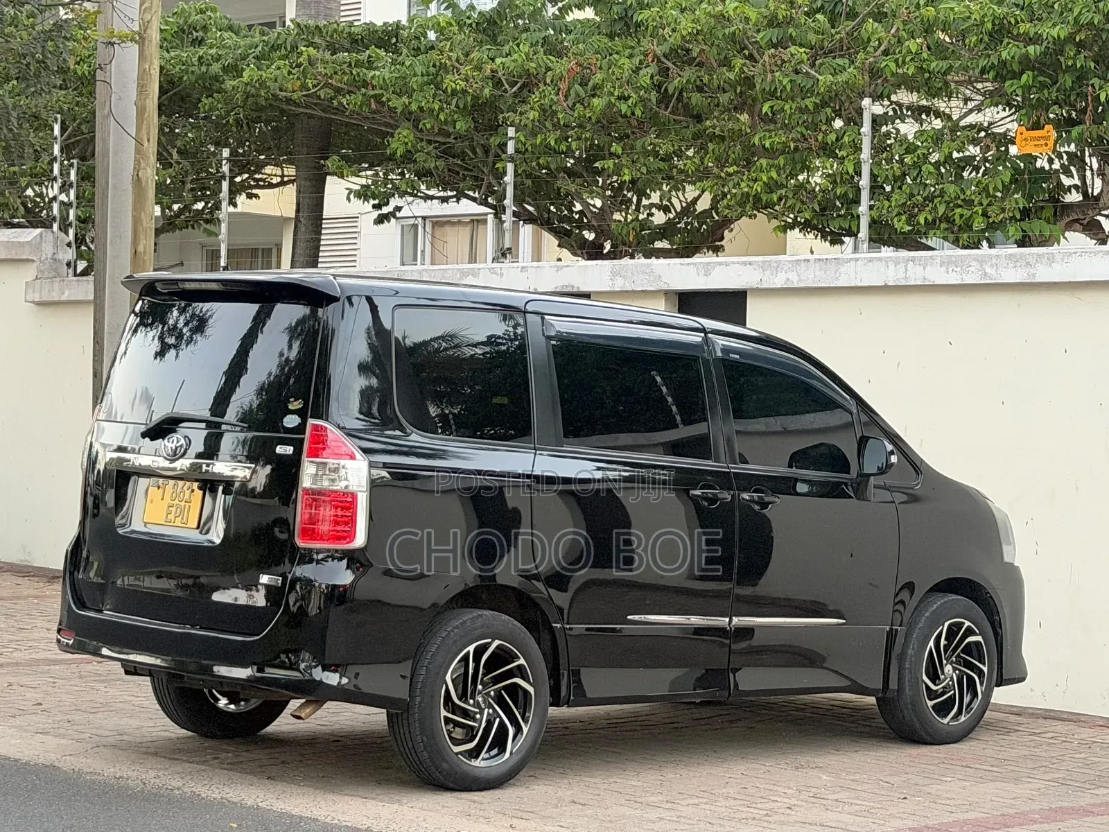 Toyota Noah 2010 Black
