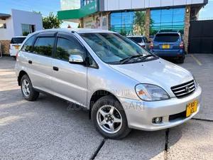 Toyota Nadia 2000 Silver