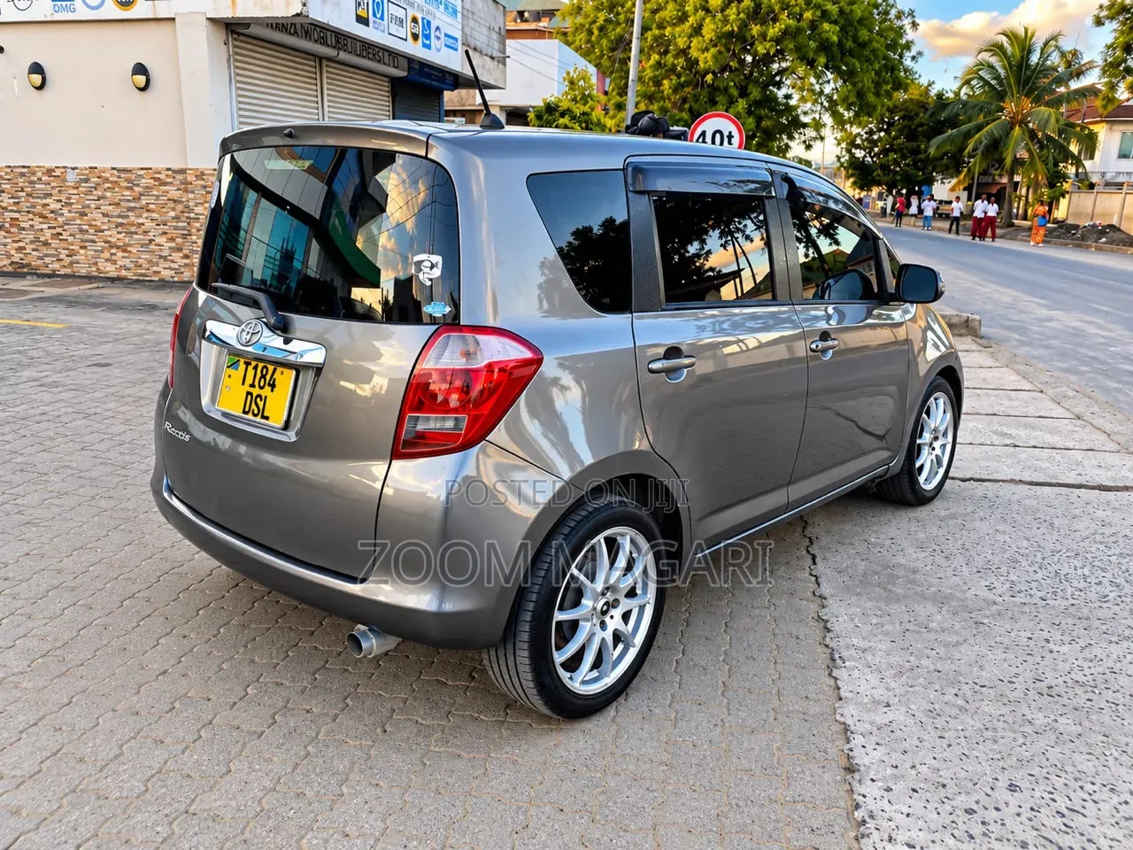 Toyota Ractis 2006 Gray