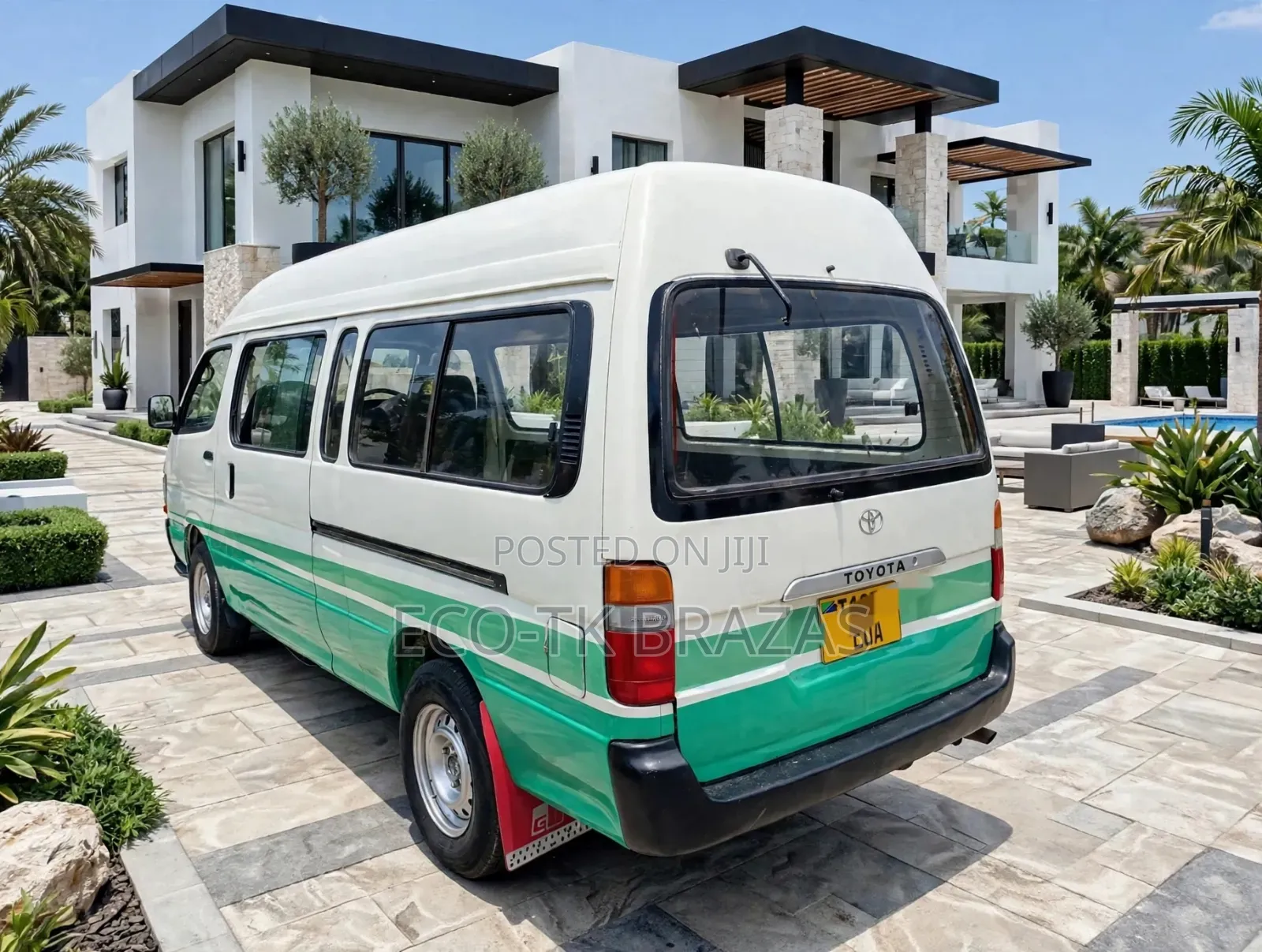 Toyota HiAce 2002 White