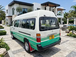 Toyota HiAce 2002 White