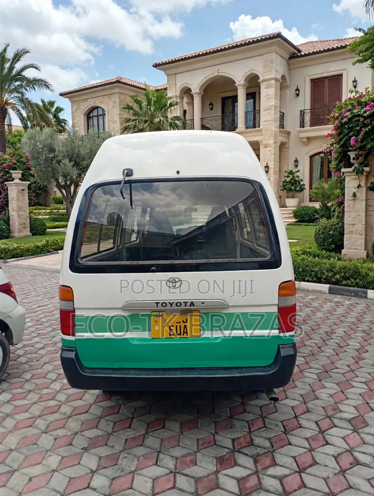 Toyota HiAce 2002 White