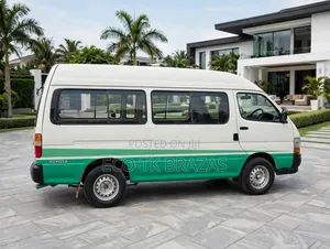 Toyota HiAce 2002 White
