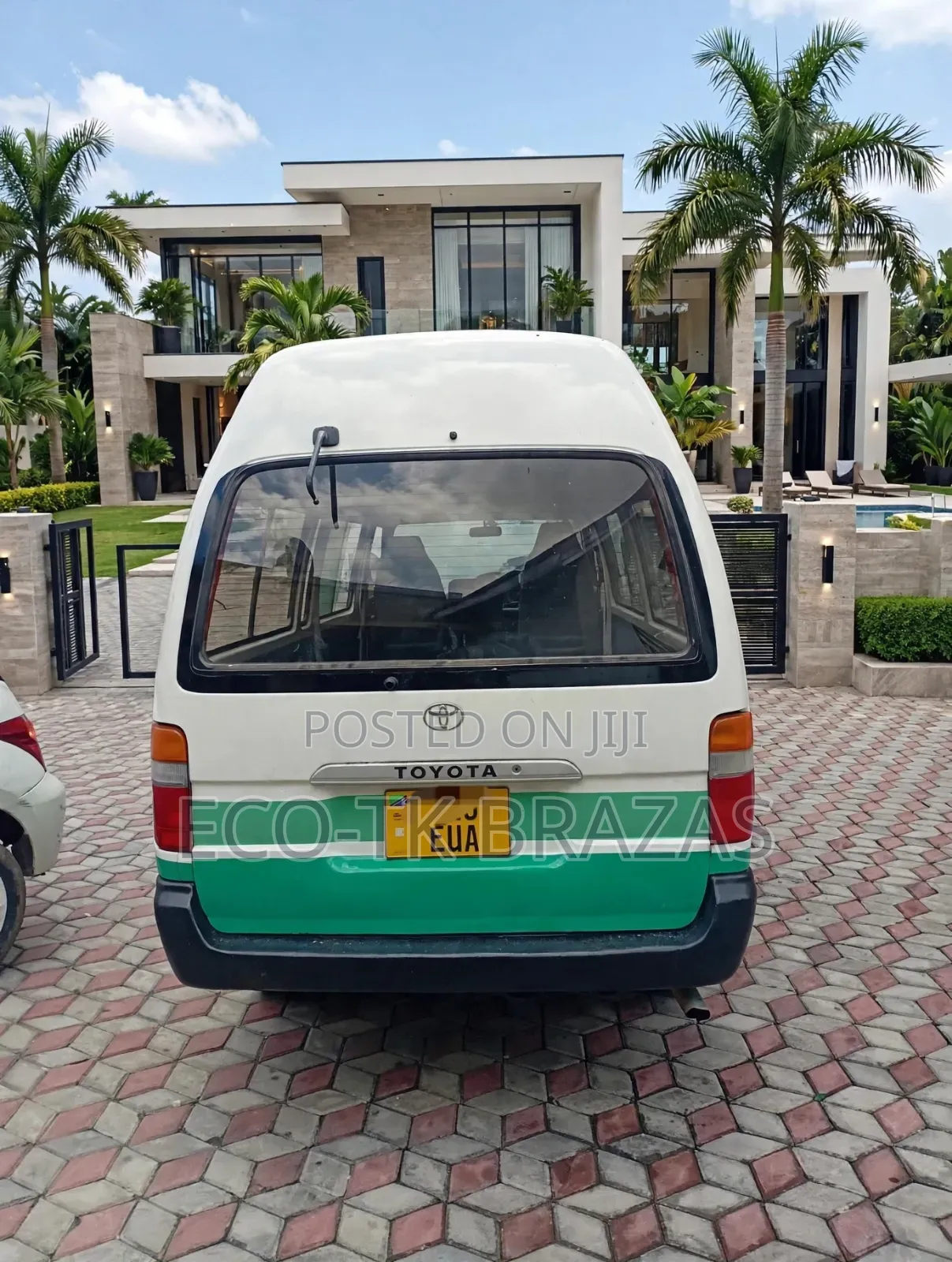 Toyota HiAce 2002 White