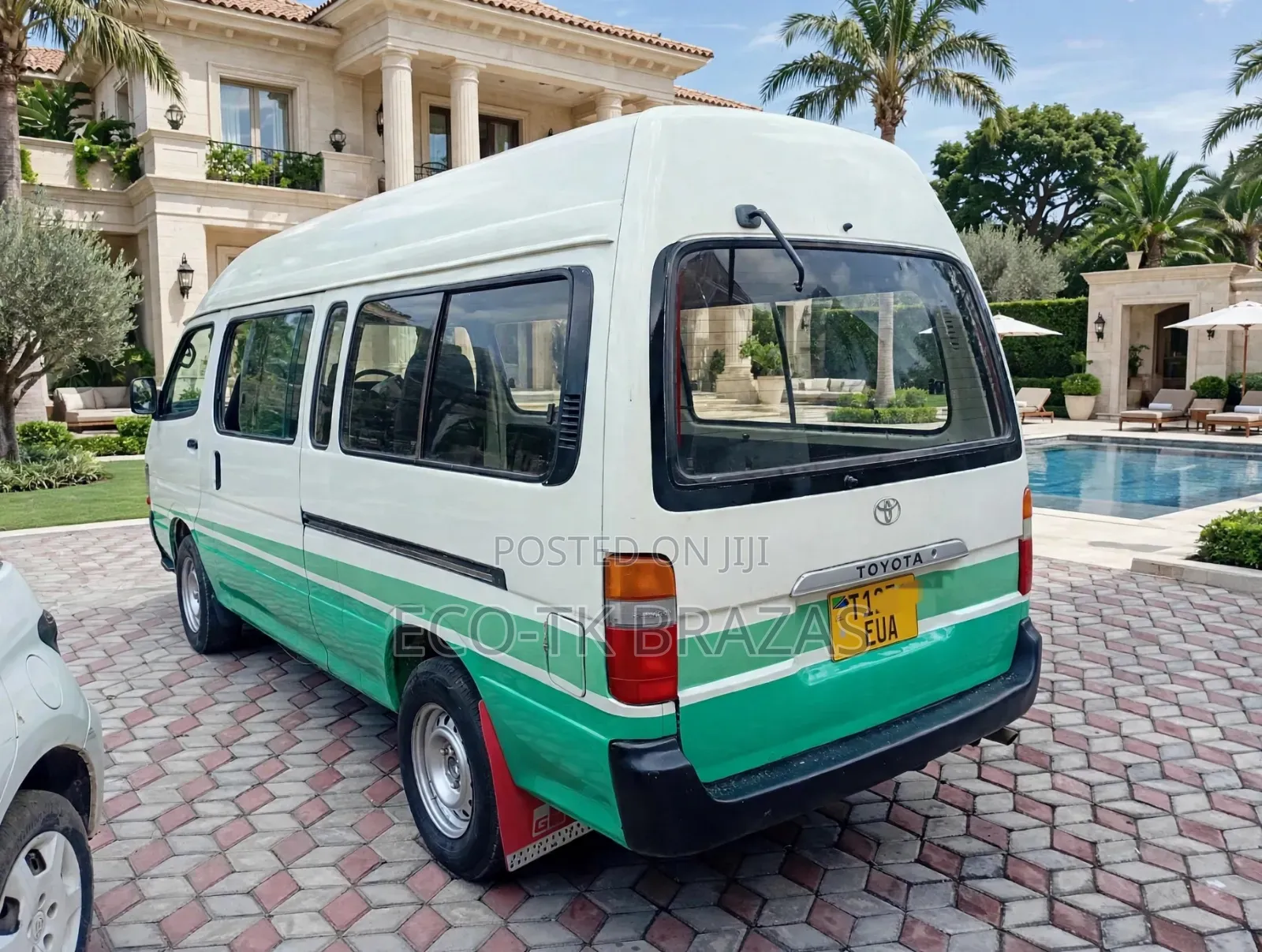 Toyota HiAce 2002 White