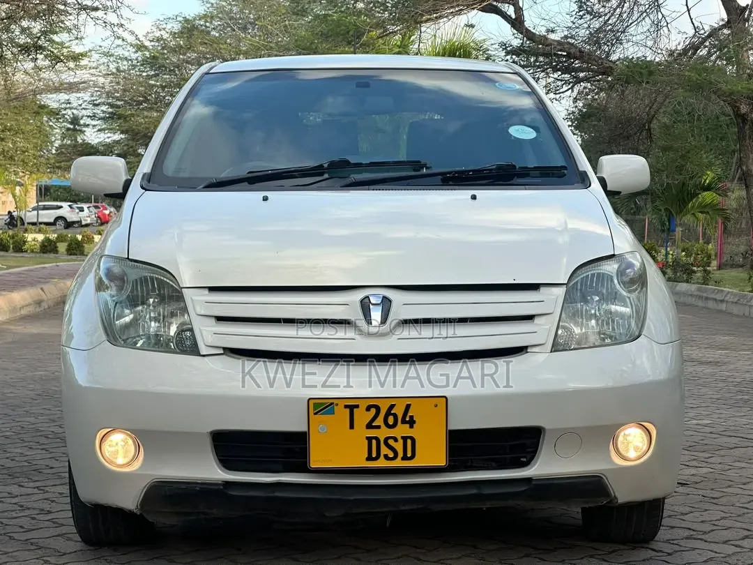 Toyota IST 2004 White