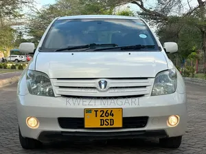 Toyota IST 2004 White