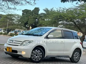 Toyota IST 2004 White