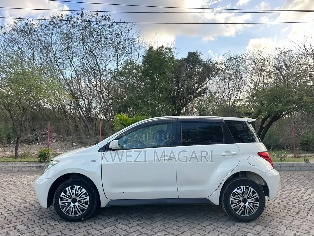 Toyota IST 2004 White