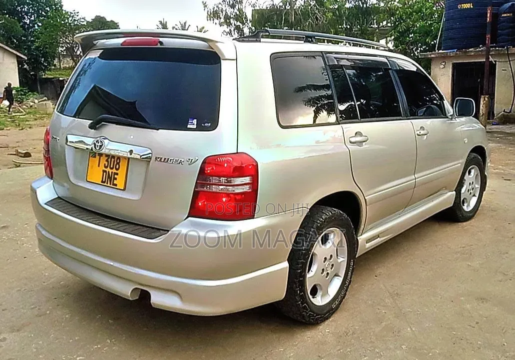Toyota Kluger 2004 Gold