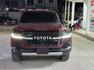 Toyota Land Cruiser LC300 2024 Red