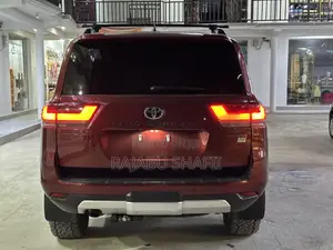 Toyota Land Cruiser LC300 2024 Red