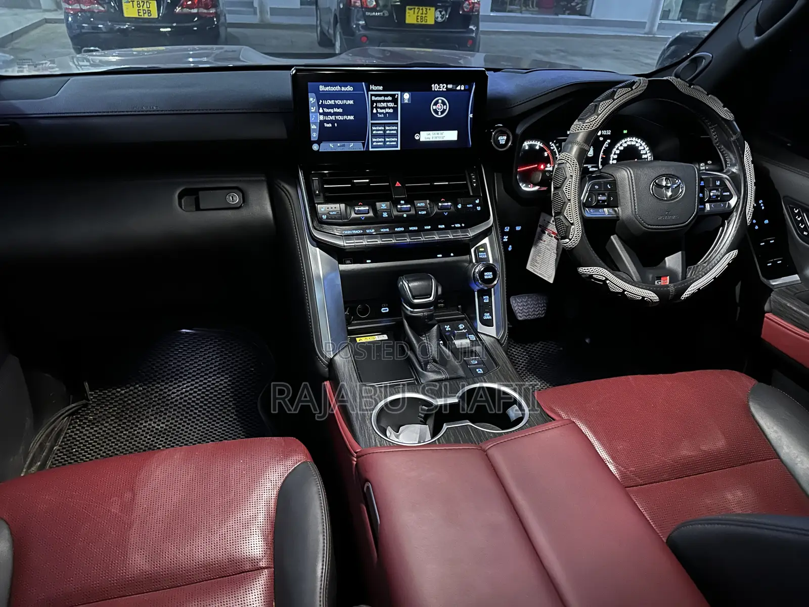 Toyota Land Cruiser LC300 2024 Red