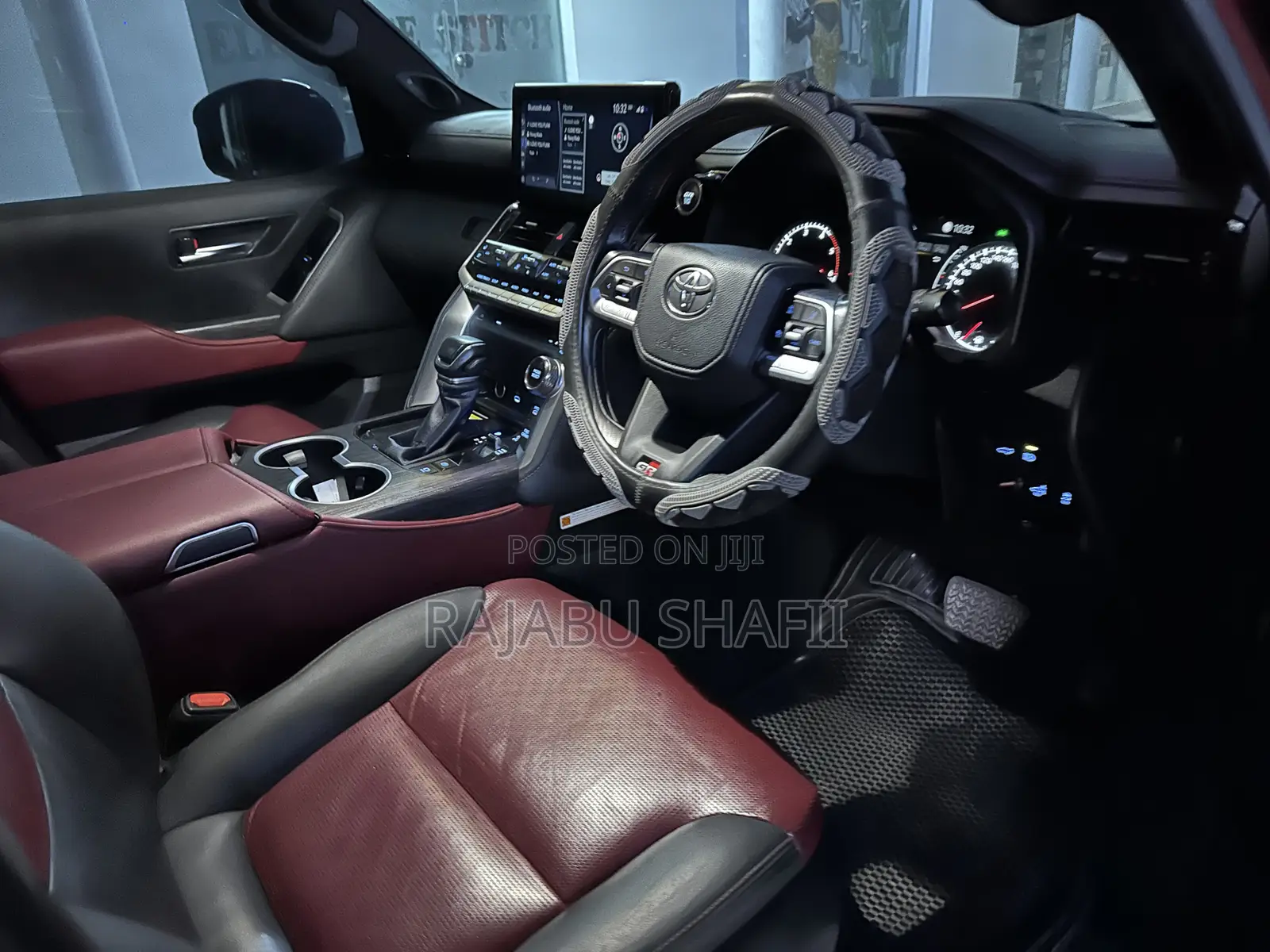 Toyota Land Cruiser LC300 2024 Red