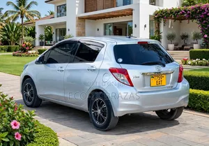 Toyota Vitz 1.0 FWD 5dr 2010 Silver