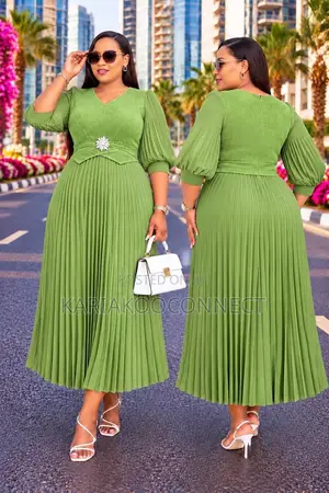 Elegant Pleated Maxi Dress With Puff Sleeves