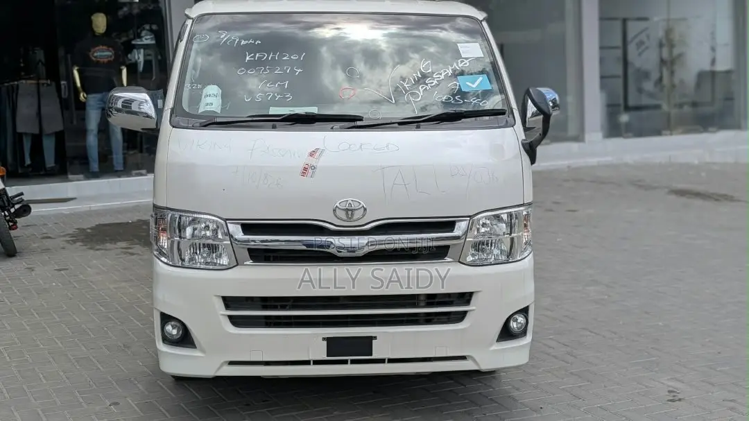 Toyota HiAce 2011 White